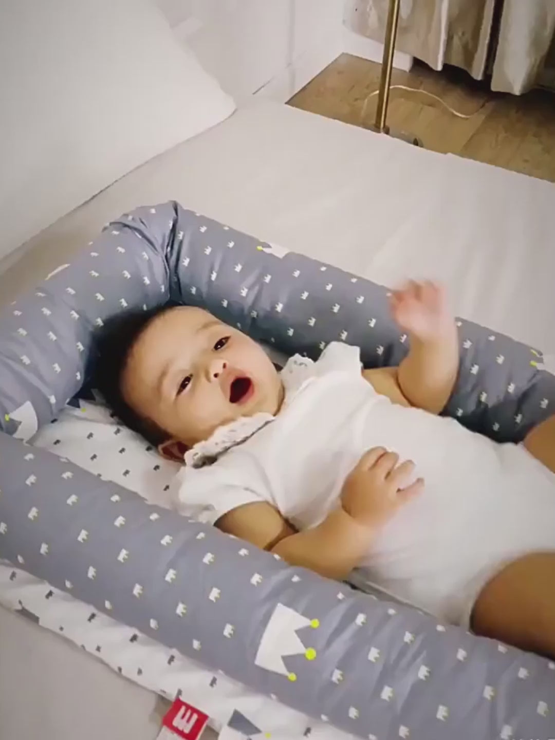 Crib Anti-pressure Newborn Foldable Portable Crib Middle Bed Baby Infant Mattress Bionic Travel Bed
